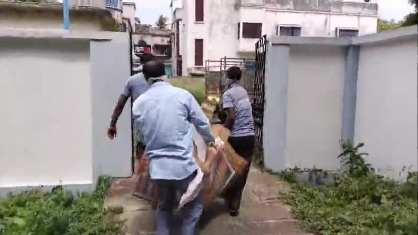 ভরতপুর ২: মাকালতোর থেকে এক প্রতিবন্ধী যুবকের ঝুলন্ত দেহ উদ্ধার করল পুলিশ