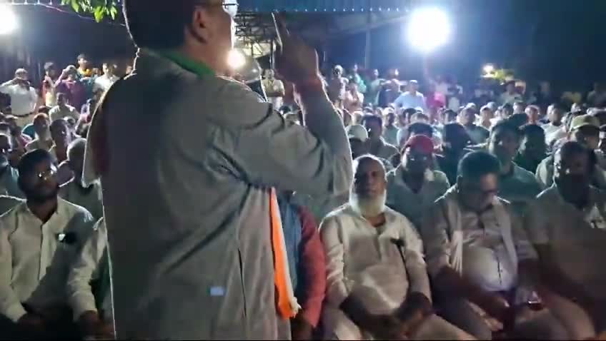 मेहरमा के खीरोंधी स्थित विधायक  श्रीमति दीपिका पांडेय सिंह के आवासीय कार्यालय  पर सभा को संबोधित करते श्री प्रदीप यादव #गोड्डा लोकसभा
