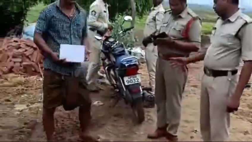 పలాస: పలాస మండలం అంతరకుడ గ్రామంలో కార్డెన్ సెర్చ్ నిర్వహించిన కాశీబుగ్గ పోలీసులు