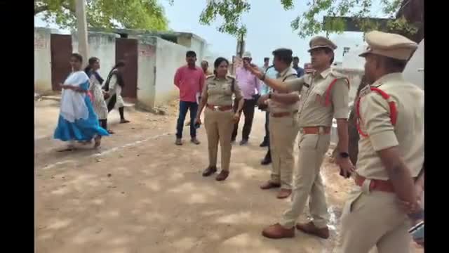 చేర్యాల: ఎమ్మెల్సీ ఉప ఎలక్షన్ సందర్భంగా చేర్యాల మండల కేంద్రంలో ఉన్న జిల్లా పరిషత్ హై స్కూల్ పోలింగ్ కేంద్రాలను పరిశీలించిన సీపీ