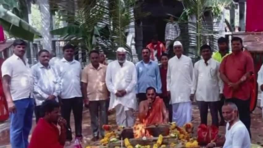 ಕೊಲ್ಹಾರ: ಪಟ್ಟಣದಲ್ಲಿ ದ್ಯಾಮವ್ವದೇವಿ ಹಾಗೂ ದುರ್ಗಾದೇವಿ ಜಾತ್ರಾ ಮಹೋತ್ಸವ ನಿಮಿತ್ತ ಹೋಮ-ಹವನ