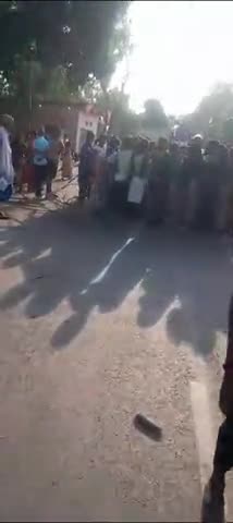 हिसुआ नवादा रोड के सकरा मोड़ के समीप सड़क हादसे मे एकनार निवासी मजदूर का हुआ स्पोट मृत
शव को पोस्मार्टम कर परिजन को सौप दी