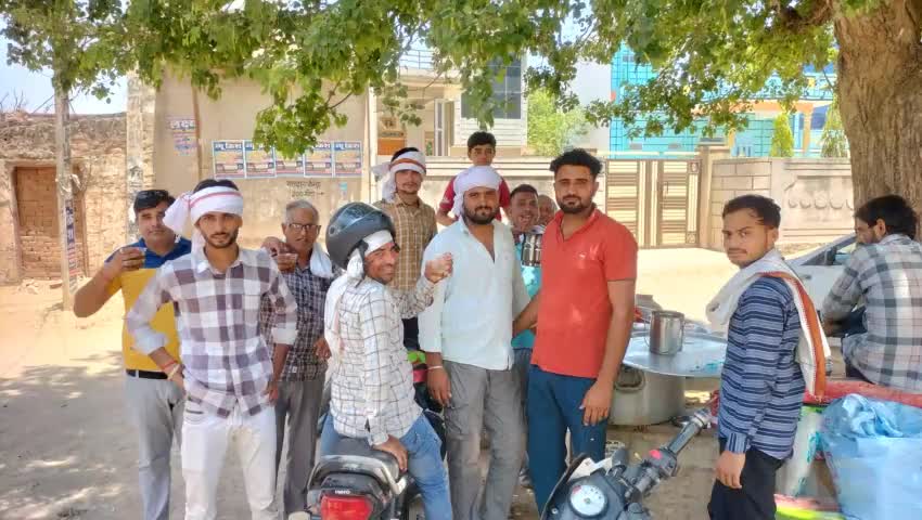 गर्मी से राहत दिलाने के लिए ग्रामीणों ने पिलाया शीतल जल #पुलिस #बगड़ #झुंझुनू #इस्लामपुर #जिला #जयपुर