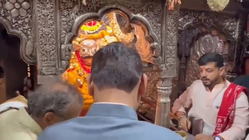 'काशी के कोतवाल' श्री काल भैरव जी के मंदिर में पूजा-अर्चना | वाराणसी
#ॐ #Kashi #Varanasi  #UttarPradesh #DevendraFadnavis #maharashtra