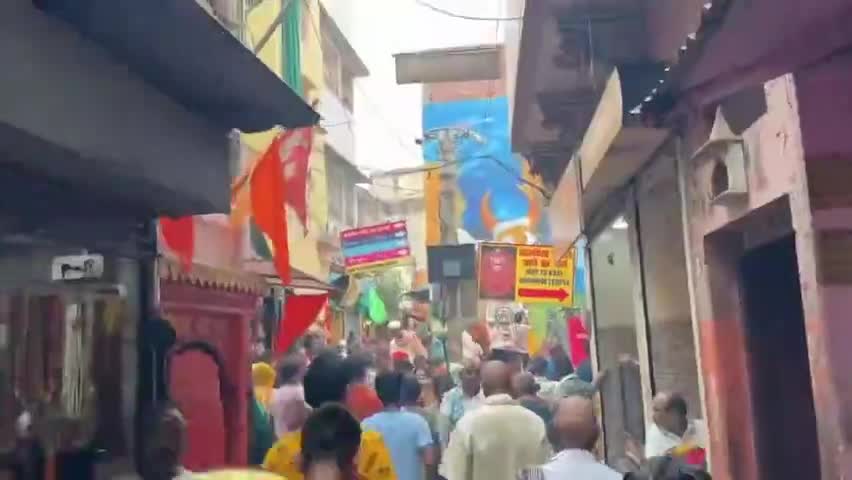 'काशी के कोतवाल' श्री काल भैरव मंदिर के दर्शन कर भावविभोर हूँ | वाराणसी
#ॐ_नमः_शिवायः #Varanasi #Kashi #UttarPradesh #DevendraFadnavis #maharashtra