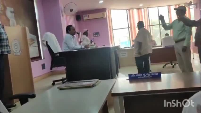 పలాస: పలాస మున్సిపల్ కార్యాలయంలో సర్వసభ్య సమావేశానికి వైసీపీ కౌన్సిలర్లు మూకుమ్మడిగా గైర్హాజరు