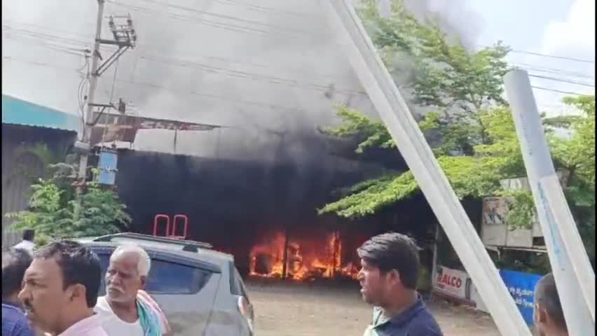 ಕಾಗವಾಡ: ಶಿರಗುಪ್ಪಿ ಟೈರ್ ಅಂಗಡಿಗೆ ಬೆಂಕಿ ಅಂಗಡಿ ಸಂಪೂರ್ಣ ಭಸ್ಮ ಒಟ್ಟು 22 ಲಕ್ಷ ರೂಪಾಯಿ ಮೌಲ್ಯದ ವಸ್ತು ಹಾನಿ