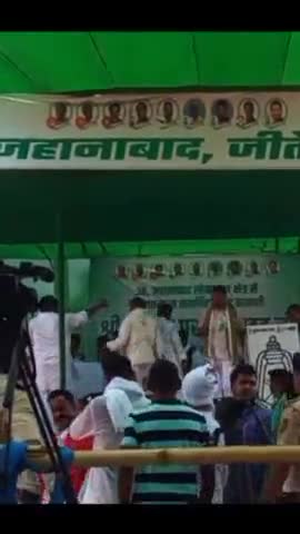 कुर्था: पूर्व उप मुख्यमंत्री सह प्रतिपक्ष के नेता तेजस्वी यादव पहुंचे कुर्था राजद प्रत्याशी को जीताने के लिए किया अपील