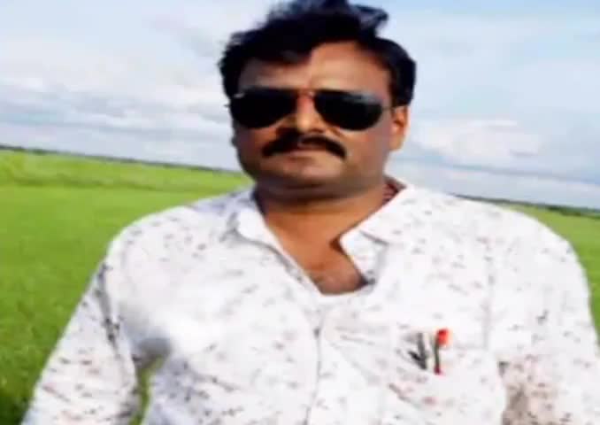 ಅಥಣಿ: ಅಥಣಿ ಪಟ್ಟಣದ ಹಿಪ್ಪರಗಿ ಆಣೆಕಟ್ಟು ಹಿನ್ನೀರು ನೀರಾವರಿ ನಿಗಮದ ನೌಕರರೊಬ್ಬರು ಕಚೇರಿಯ ಹೊರಾಂಗಣದಲ್ಲಿ ನೇಣಿಗೆ ಶರಣು