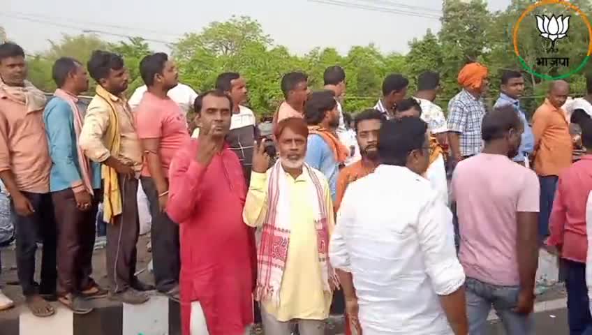 फूलों की #सुगंध केवल वायु की #दिशा में #फैलती है लेकिन एक #व्यक्ति की #अच्छाई हर #दिशा में #फैलती है।