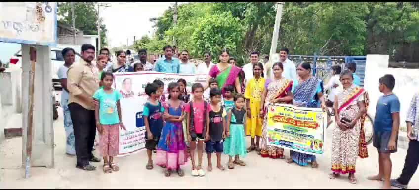 మఠంపల్లి: ప్రభుత్వ పాఠశాలలోనే పిల్లల్ని చదివించండి: మట్టంపల్లిలో బడిబాట కార్యక్రమంలో ఎంపీపీ మూడవత్ పార్వతి కొండా నాయక్