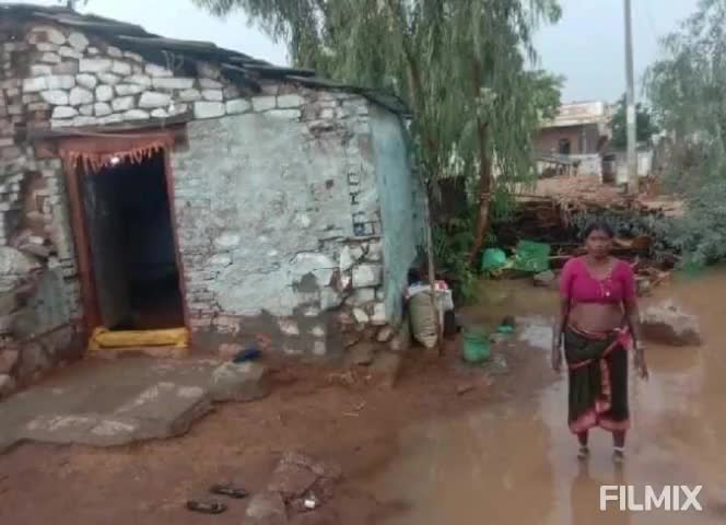 గండీడ్: గండిడ్ మండల  కొo రెడ్డిపల్లి గ్రామంలో చెన్నమ్మ ఇల్లు కూలిపోవడానికి సిద్ధంగా ఉంది ఆదుకోండి అధికారులకు వినిపించారు
