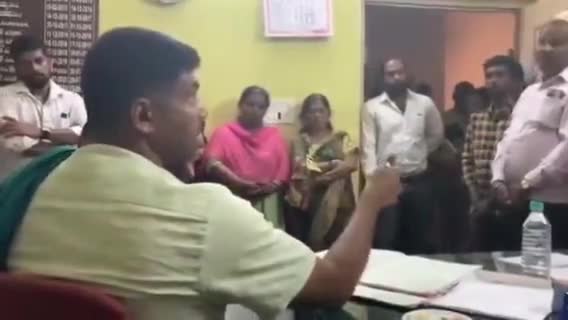 ಪಾಂಡವಪುರ: ಪುರಸಭೆಯಲ್ಲಿ ಭ್ರಷ್ಟಾಚಾರ ತಾಂಡವವಾಡುತ್ತಿರುವ ಬಗ್ಗೆ ಶಾಸಕ ದರ್ಶನ್ ಪುಟ್ಟಣ್ಣಯ್ಯ ಪಟ್ಟಣದಲ್ಲಿ  ಕಿಡಿ.
