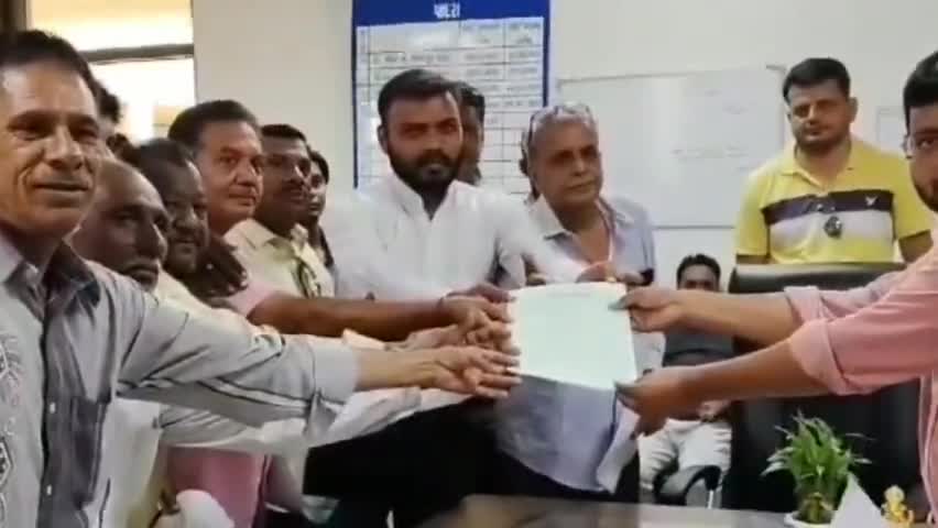 પાદરા: સમરસ ખેડૂત સંઘર્ષ સમિતિ દ્વારા પાદરા તાલુકાના મામલતદારને આવેદનપત્ર પાઠવવામાં આવ્યું,