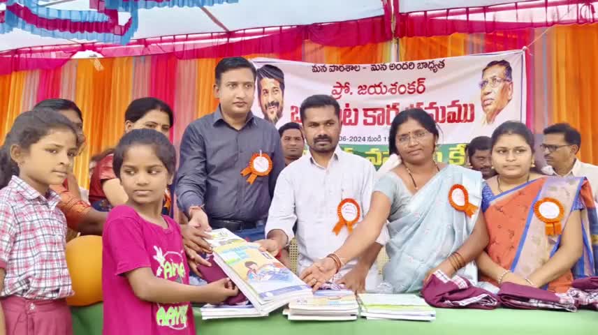 ఇంద్రవెల్లి: ఇంద్రవెల్లిలో బడిబాట కార్యక్రమంలో పాల్గొన్న ఎమ్మెల్యే వెడ్మ బొజ్జు పటేల్, కలెక్టర్ రాజర్షి షా