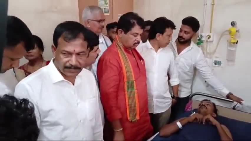 ಬೋಳಿಯಾರ್ ನಲ್ಲಿ ಚೂರಿ ಇರಿತ ಪ್ರಕರಣ: ದೇರಳಕಟ್ಟೆಯಲ್ಲಿ ಹಲ್ಲೆಗೊಳಗಾದವ್ರ ಆರೋಗ್ಯ ವಿಚಾರಿಸಿದ ವಿಪಕ್ಷ ನಾಯಕ ಆರ್.ಅಶೋಕ್