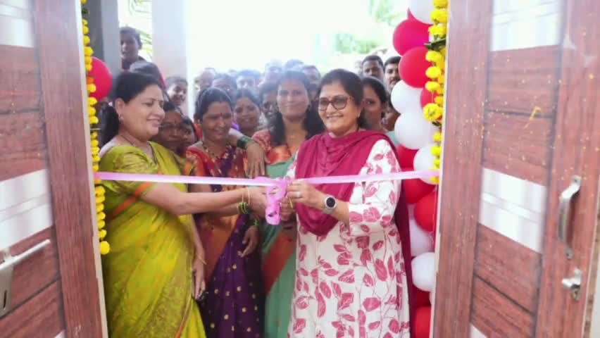 ನಿಪ್ಪಾಣಿ: ಡೋಣೆವಾಡಿ 28 ಲಕ್ಷ ರೂಪಾಯಿ ಅನುದಾನದ ಸರಕಾರಿ ಶಾಲೆಯ ಕೊಠಡಿ ಉದ್ಘಾಟನೆ ಮಾಡಿದ ಶಾಸಕಿ ಶಶಿಕಲಾ ಜೊಲ್ಲೆ
