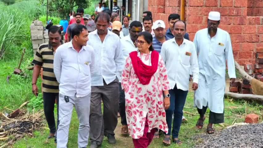 ನಿಪ್ಪಾಣಿ: ಯಮಗರ್ಣಿ ಬಿಜೆಪಿ ಕಾರ್ಯಕರ್ತ ನಿಧನ ಕುಟುಂಬಸ್ಥರಿಗೆ ಸಾಂತ್ವಾನ ಹೇಳಿದ ಶಾಸಕಿ ಶಶಿಕಲಾ ಜೊಲ್ಲೆ