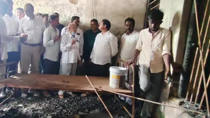 కేసముద్రం: కేసముద్రంలో కరెంట్ షార్ట్ సర్క్యూట్ తో ఫస్ట్ ఎయిడ్ క్లీనిక్ దగ్దం సందర్శించి బాధితులను పరామర్శించిన ఎమ్మెల్యే మురళీనాయక్