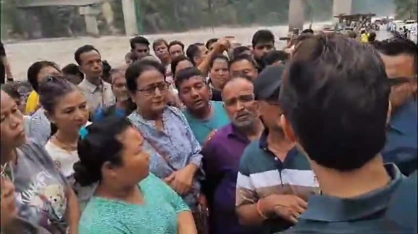 দার্জিলিং-পালবাজার: তিস্তা বাজার এলাকা পরিদর্শনে যান দার্জিলিংয়ের সাংসদ রাজু বিস্তা