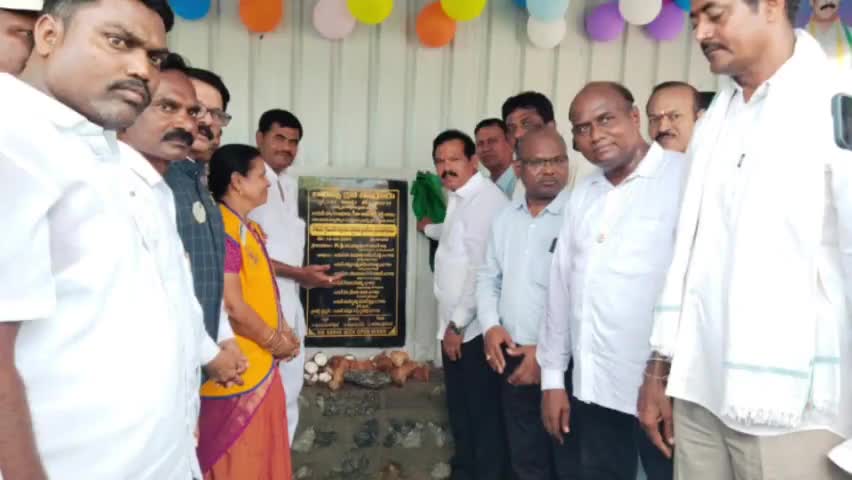 నెల్లికుదురు: కాచికల్ గ్రామంలో లైన్స్ క్లబ్ ఆధ్వర్యంలో నిర్మించిన విశ్రాంతి ప్రాంగణమును ముఖ్యఅతిథిగా హాజరై ప్రారంభించిన MLA మురళీనాయక్