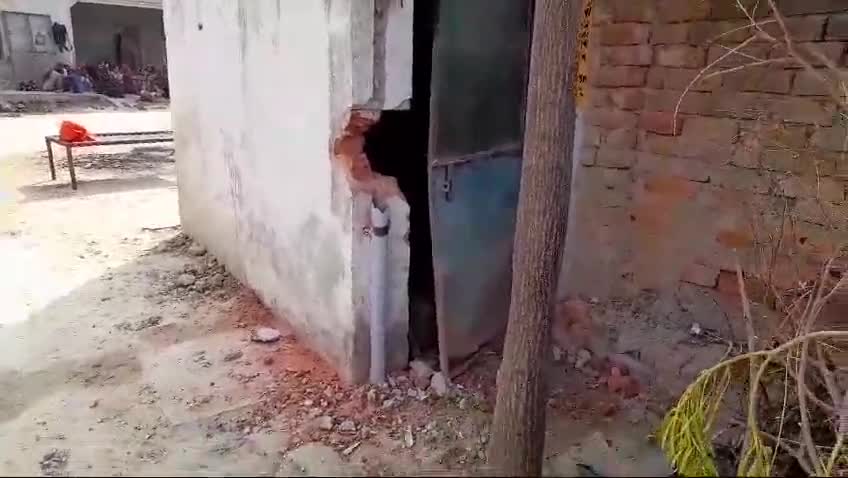 डलमऊ: पूरे ठकुराईन मजरे गंज बड़ेरवा गांव में बाथरूम के अंदर महिला ने आग लगाकर की आत्महत्या, पुलिस जांच में जुटी
#आत्महत्या