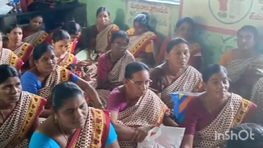 కరకగూడెం: అంగన్వాడీ కేంద్రాలలో పోస్ట్కాహారం తప్పనిసరిగా అందించాలని భూపాలపట్నం లో జరిగిన సమావేశంలో తెలిపిన సిడిపిఓ జయలక్ష్మి