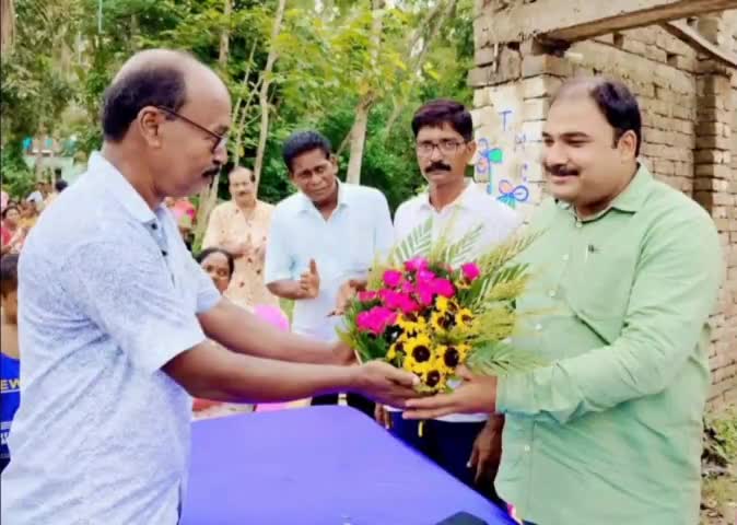 আমতা ২: আমতার থলিয়া গ্রাম পঞ্চায়েতের থলিয়া গ্রাম ও বিনলা কৃষ্ণবাটি অঞ্চলের নিশ্চিন্তপুরের নবনির্মিত পাম্প হাউস এর উদ্বোধন অন