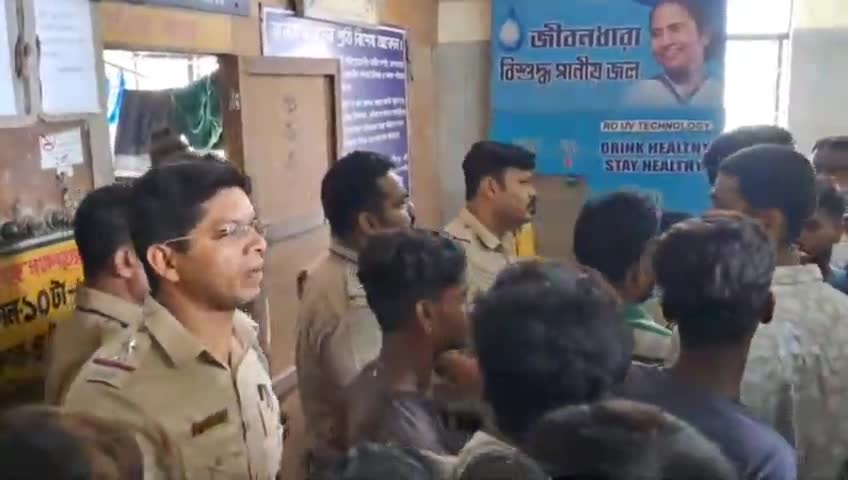 উলুবেড়িয়া ২: চিকিৎসার গাফিলতিতে এক গৃহবধূর মৃত্যু ঘিরে উত্তেজনা ছড়াল বাউড়িয়া ফোর্ট গ্লস্টার স্টেট জেনারেল হাসপাতালে
