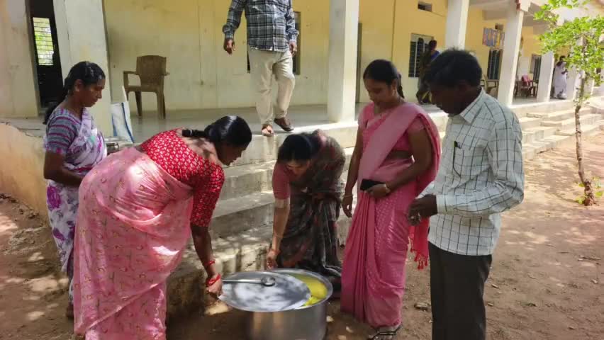 చింతపల్లి: చింతపల్లి మండలంలోని విద్యార్థులకు నాణ్యమైన మధ్యాహ్నం భోజనం అందించాలి జడ్పిటిసి కంకణాల ప్రవీణ వెంకటరెడ్డి