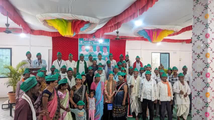 Maharashtra: Bharatiya Kisan Sangthan program was organized in Taluka Chimur District Chandarpur.
महाराष्ट्र: तालुका चिमूर जिला चंदरपुर में भारतीय किसान संगठन का कार्यक्रम आयोजित हुआ।
#भारतीय#किसानसंगठन