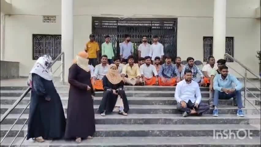 ఫరూక్ నగర్: షాద్ నగర్ లో మేథా పాటశాల ముందు ఏబీవీపీ విద్యార్థుల ఆందోళన.. స్కూల్ ఆవరణలో గాయాలపలైన విద్యార్థికి న్యాయం చేయాలని డిమాండ్