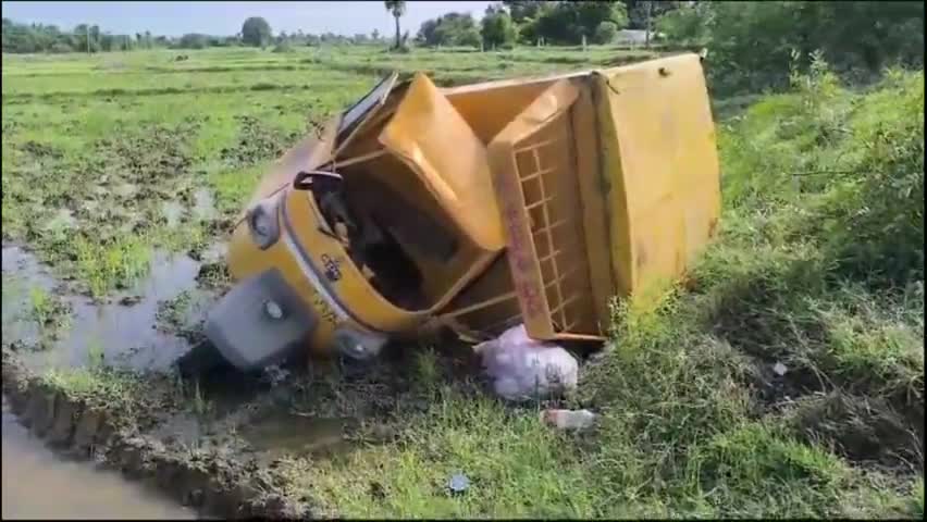 నెల్లికుదురు: కాచికల్ శివారు ఆకేరు వాగుబ్రిడ్జి సమీపంలో ఘోర రోడ్డు ప్రమాదం, ఆటోని ఢీకొన్న కారు, వ్యక్తి మృతి