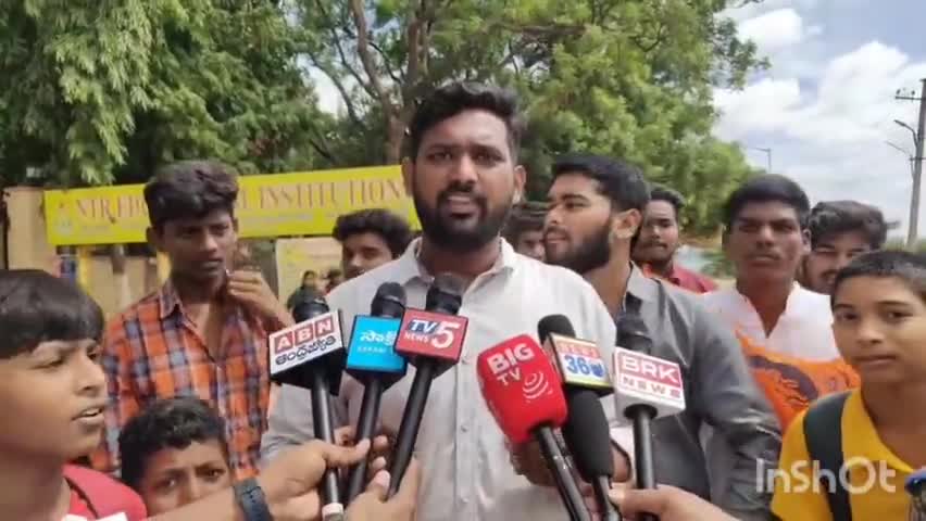 చేవెళ్ల: చేవెళ్లలో  అధిక ఫీజులు వసూలు ను నియంత్రించాలంటూ ఏబీవీపీ బంద్ విజయవంతం అయ్యింది అన్నారు ఏబీవీపీ నేత రాజూ యాదవ్