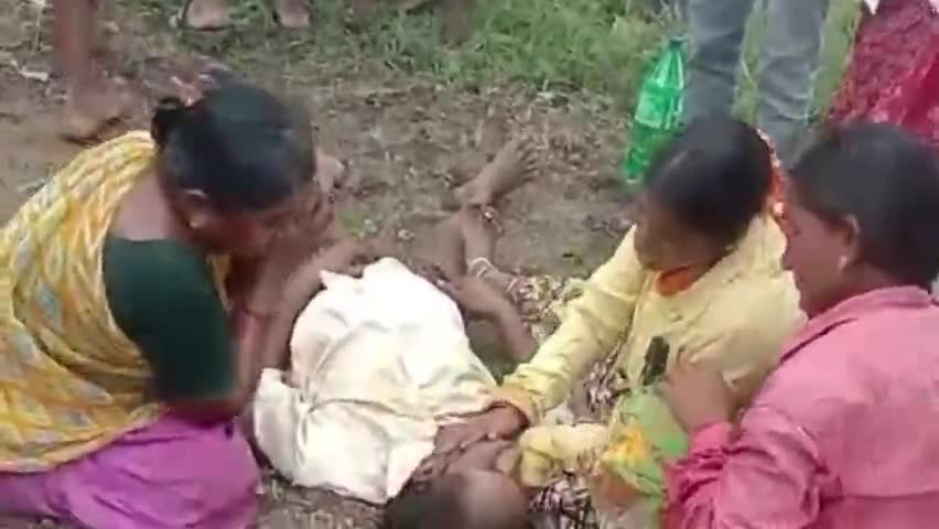కేసముద్రం: తాళ్లపూస పల్లిలో వ్యవసాయ పనులు చేస్తుండగా కరెంట్ షాక్‌కు గురై రైతు మృతి