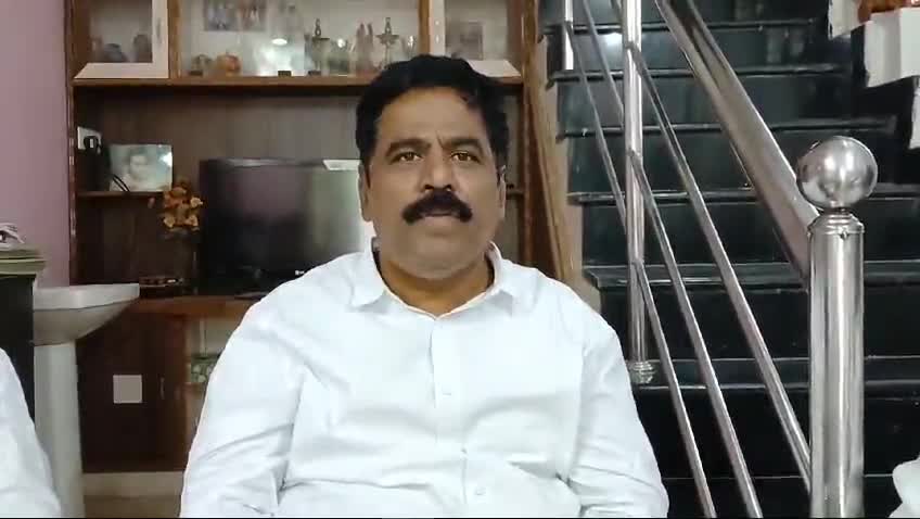 రామాయంపేట్: మెదక్ ఎమ్మెల్యే మైనంపల్లి రోహిత్ రావు, నీలం మధులకు మంత్రి పదవులు ఇవ్వాలి
టిపిసిసిరాష్ట్ర అధికార ప్రతినిధి రాంచందర్ గౌడ్