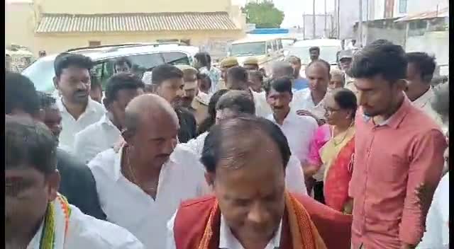 భీమదేవరపల్లి: వంగర గ్రామంలో మాజీ ప్రధాని పీవీ నరసింహారావు జయంతి వేడుకల్లో పాల్గొన్న మంత్రి పున్నం ప్రభాకర్, ఎమ్మెల్సీ తీన్మార్ మల్లన్న