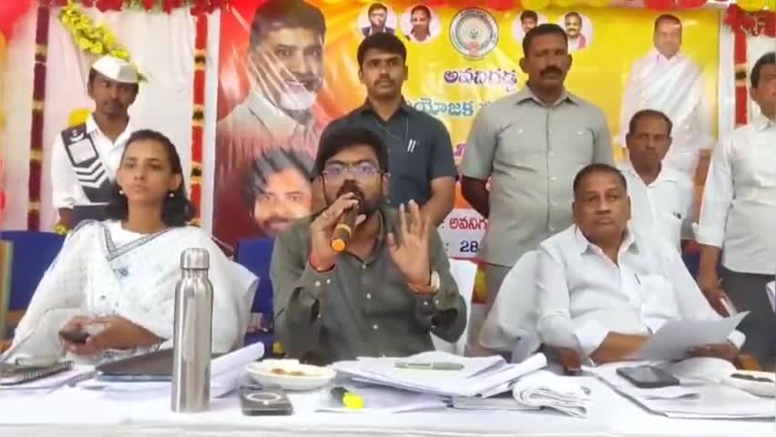 అవనిగడ్డ: అవనిగడ్డలో నియోజకవర్గ స్థాయిలో నిర్వహించిన సమీక్ష సమావేశానికి సమాచారం లేకుండా వచ్చిన అధికారులపై కలెక్టర్ ఆగ్రహం