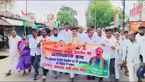 #अमेठी में नगर पंचायत अध्यक्ष के द्वारा किया गया "संविधान उल्लंघन", जिसके विरुद्ध आज #कांग्रेस पार्टी की तरफ से उप जिलाधिकारी को दिया गया ज्ञापन।