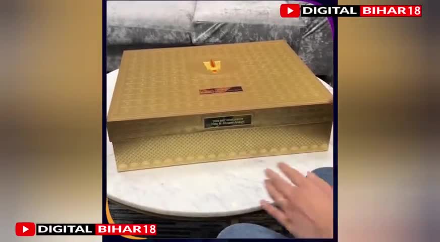 Anant Ambani और Radhika Merchant की शादी का कार्ड है बहुत शानदार, देखें एक झलक 
#anantambani #radhikamerchant #mukeshambani #nitaambani #publicapp