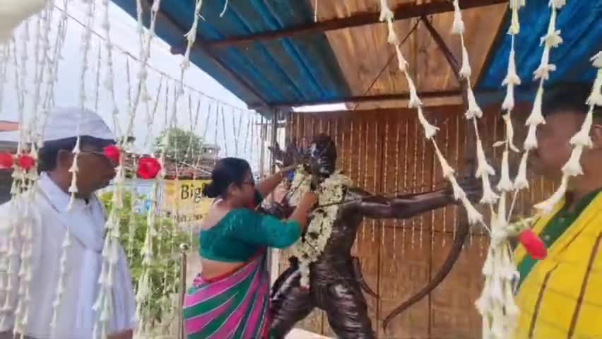 হরিপাল: হাজার হাজার আদিবাসী সম্প্রদায়ের মানুষকে নিয়ে ১৭০ তম হুল দিবস রাজ্যের মন্ত্রী, বিধায়ক ঢোল বাজিয়ে পালন করলেন