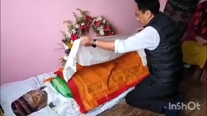 দার্জিলিং-পালবাজার: রংবুল এলাকায় GNLF দলের প্রয়াত নেতাকে শেষ শ্রদ্ধা জানালেন দলের সভাপতি