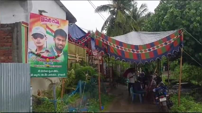 పెడన: దేశ సరిహద్దులో వరద ముంపులో చీమగుంట గ్రామానికి చెందిన జవాన్ మృతి