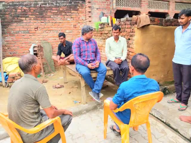 #गंजडुंडवारा: प्रियंका पुत्री रामसेवक जी की मौत हाथरस मामले में हो गई थी। आज बहोटा गांव पहुंच कर परिवार से मिलकर सांत्वना दी।