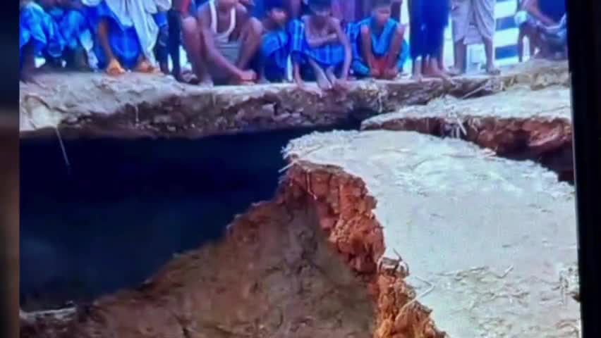 दगौरा: रंगरैया पुल का ध्वस्त एप्रोच ध्वस्त, आवागमन बाधित