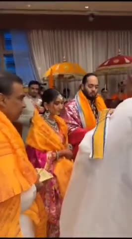 अंबानी परिवार को प्राप्त हुआ शंकराचार्य जी महाराज का आशीर्वाद
मुंबई
13.07.2024
 #ambaniwedding 
#JyotirmathShankaracharya