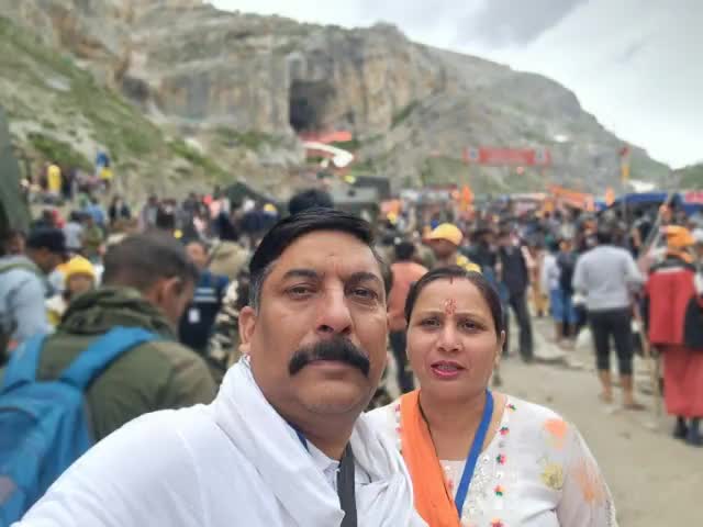श्री अमरनाथ यात्रा में भोले शंभू के दर्शन किए और सभी के लिए मंगल कामना की प्रार्थना की जय बाबा बर्फानी