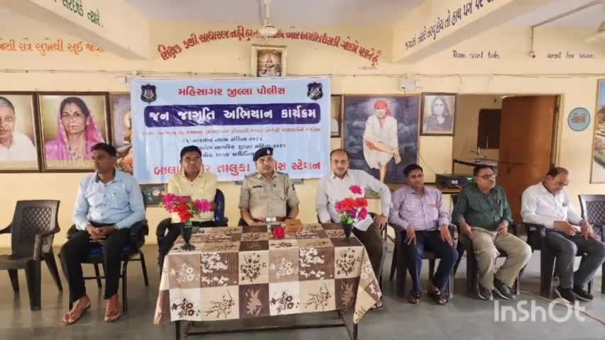 બાલાસિનોર: પાંડવા સ્કૂલ ખાતે કાયદા લક્ષી માર્ગદર્શન માટે કાર્યક્રમ યોજાયો પોલીસ વિભાગના અધિકારી ઉપસ્થિત રહ્યા