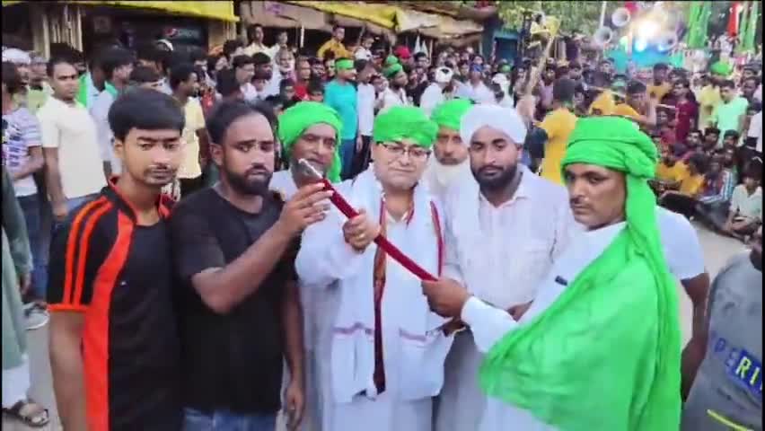 करगहर: मोहर्रम पर दिखा गंगा जमुनी तहजीब करगहर में पिछले 200 वर्षों से हिंदू ब्राह्मण लेते हैं ताजिया की सलामी