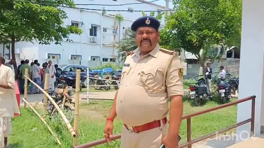 बासोपट्टी: बासोपट्टीथाना के डायल 112 की टीम ने कालीमंदिर चौक से चोरी की बाइक के साथ 1 चोर को किया गिरफ्तार थानाध्यक्ष ने दी जानकारी